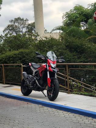 DUCATI HYPERSTRADA 821 DUCATI HYPERSTRADA 821